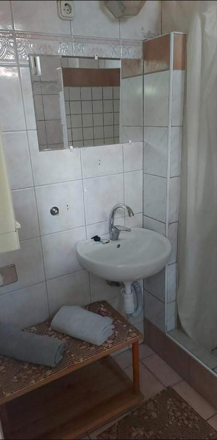 Badacsonyi Magan Szallas Badacsonytomaj Luaran gambar