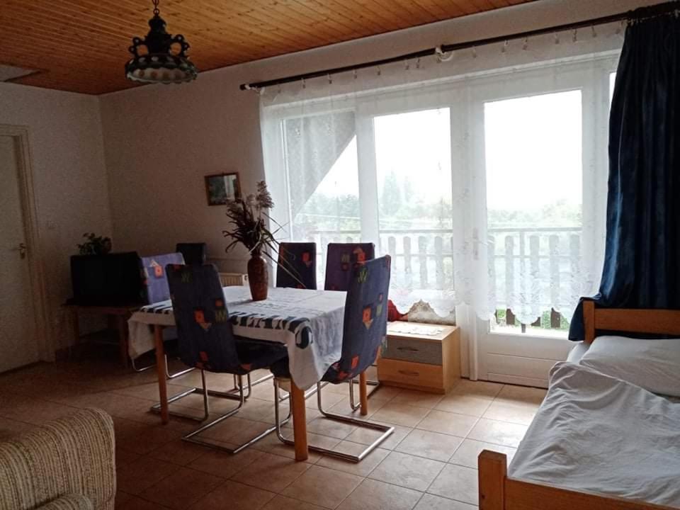 Badacsonyi Magan Szallas Badacsonytomaj Luaran gambar